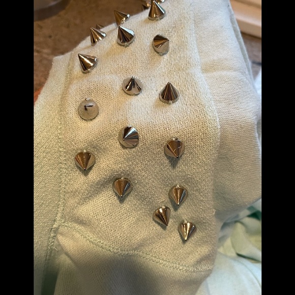 NOLLIE WOMENS SWEATSHIRT MINT GREEN SPIKED SHOULDER ACCENT CUFFS M LIGHTWEIGHT - Picture 11 of 12
